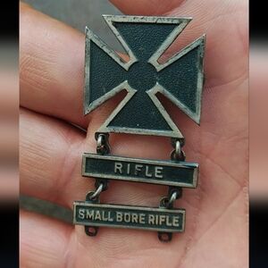 1940s Antique World War 2 U.S. Army Marksman Weapons Qualification Badge Pin